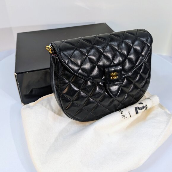 Chanel Vintage 0-Series Black Diana-Style Half Moon Flap Bag - Picture 2 of 16